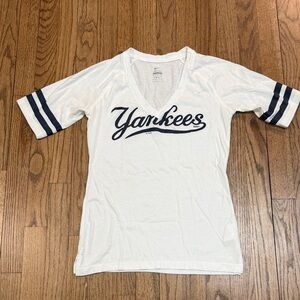 Nike MlB Yankees V-Neck Short Sleeve Tee